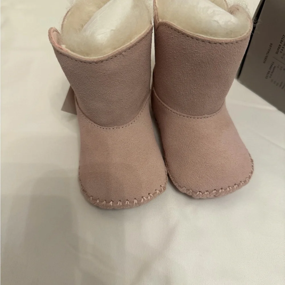 UGG Soft Pink Infant Booties 0-6 M - Picture 3 of 9
